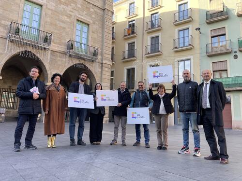 L'Ajuntament de Manresa presenta un paquet de mesures per assegurar la retolació en català als comerços de la ciutat